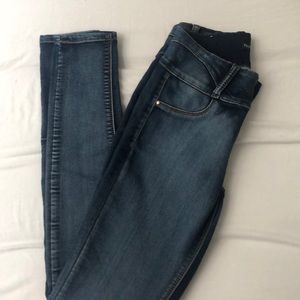 Butt lifting jeans size 5 women